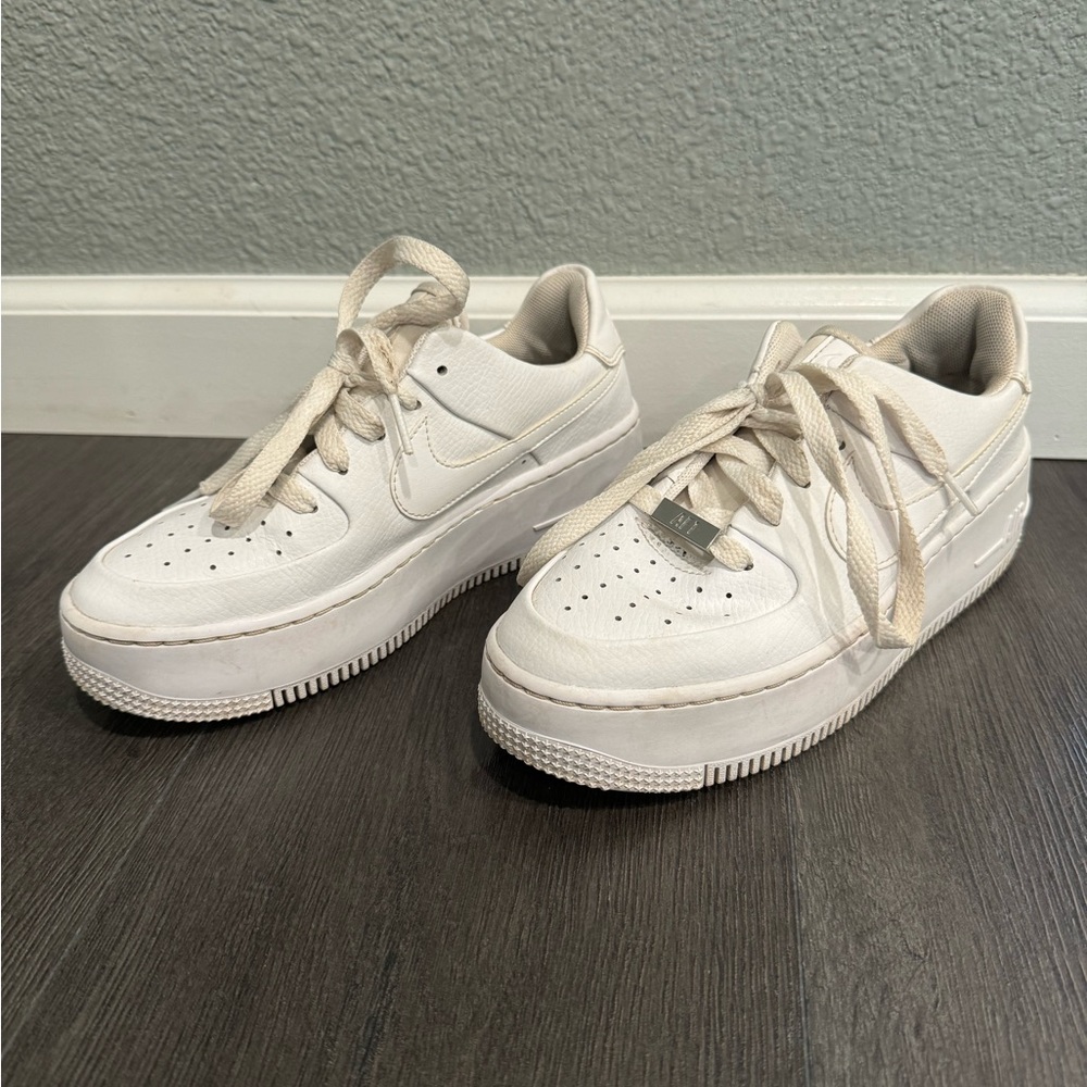 White Nike Airforce 1 - size women’s 6